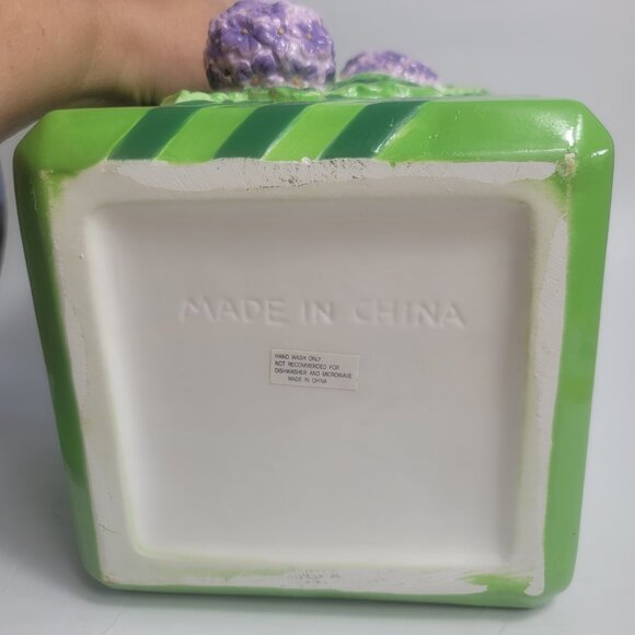 Vintage Unbranded Cookie Jar Green with Embossed Purple Flowers - Picture 16 of 16